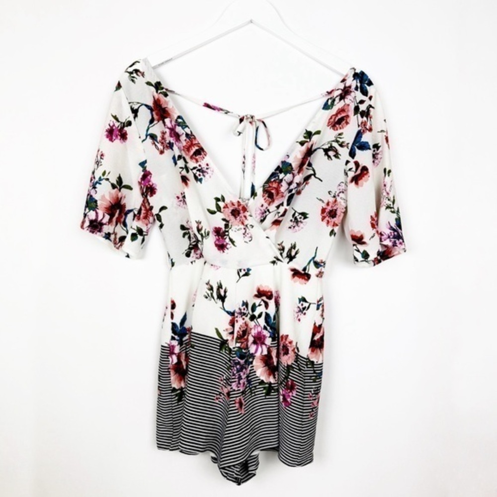 Three Pink Hearts Junior Boho Floral Romper Short Sleeves Size XS